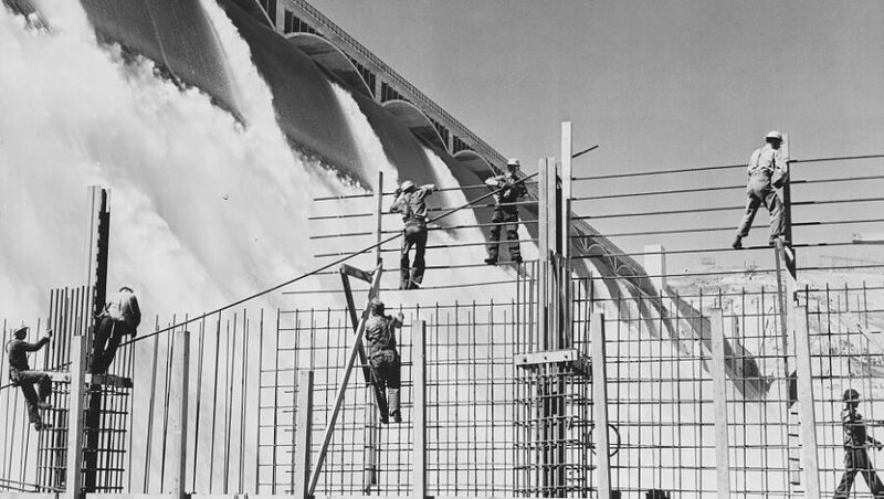 File:Grand-Coulee-Dam-workers-Library-of-Congress-900x508.jpg