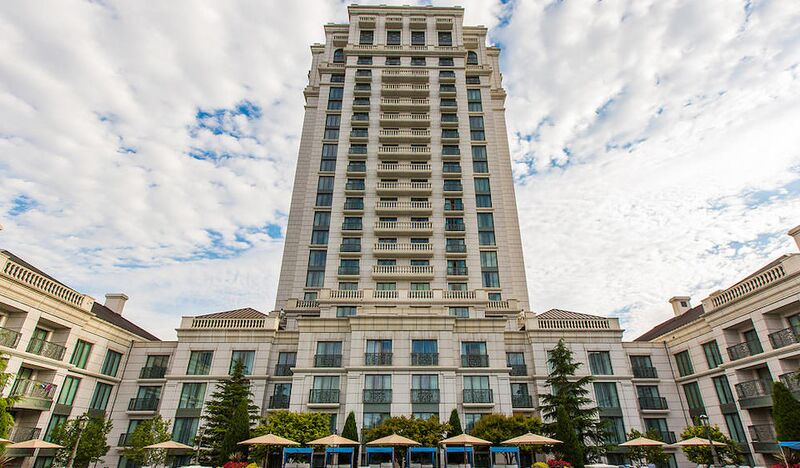 File:Grand America Hotel Outdoor Pool Display.jpg