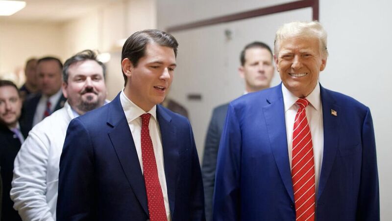File:Trump-and-Run-GenZ-900x508.jpg